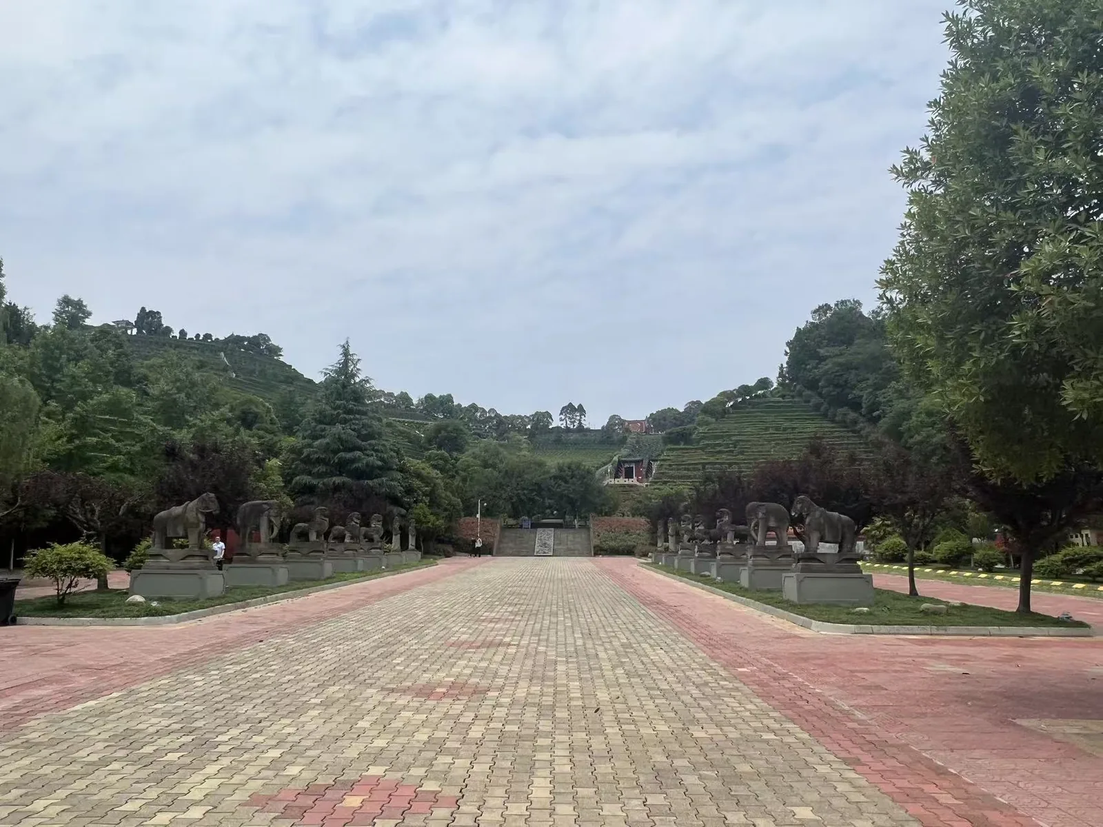 神道石象 · 园区中轴大道